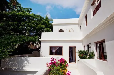 Luxury beachfront holiday house, pool garden all sea views, Forodhani House Lamu Hoteles en 