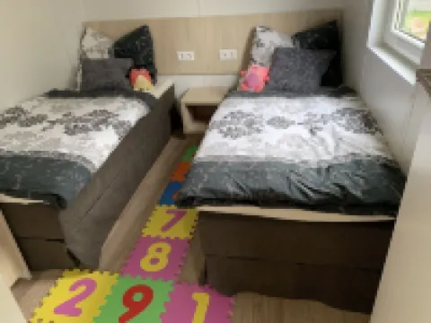 Upscale mobile home on Lake Murnersee with hot pot Hotels in Wackersdorf