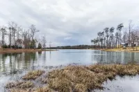 Cozy Two Bedroom Cabin in Water's Edge Retreat