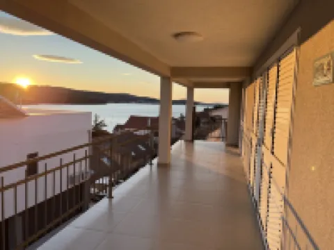 Villa Pina Tisno TOP Apartment Mila 4-6 people with sea view Hoteles en Tisno