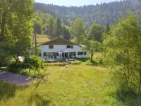 Spacious family inn surrounded by nature Hotels in Ventron