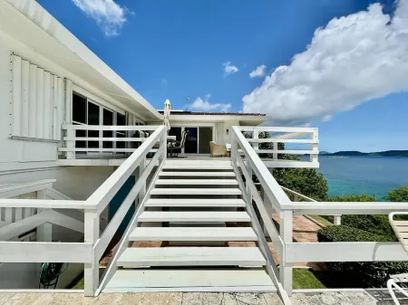 Waterfront,Private pool,Breathtaking Views,Great Location. Enjoy paradise!