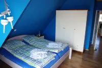 Family-friendly house under thatch for 6 people + 1 child, pets allowed Campingplatz Pommernland 주변 호텔