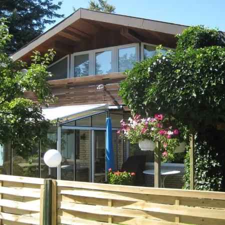 large apartment near the North Sea with conservatory, fireplace, sauna