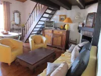 Half villa 200m from the beach with sea view.