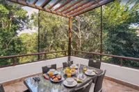 Tranquility Oasis:  Private Penthouse living with local Pool, Beach and Golf!