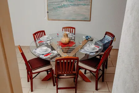 Family-Friendly Beach House - 5 min from the beach!