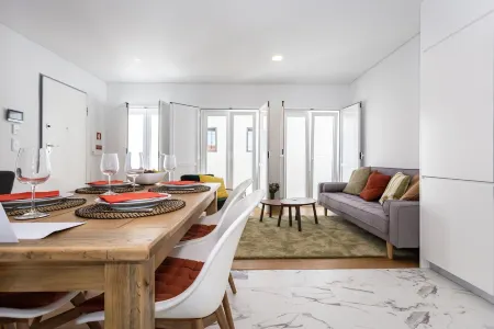 Casa Luisa - Un Appartement de Charme qui Réunit Luxe Отели рядом со станцией Setubal Railway Station