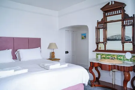 Breathtaking 180° Ocean Views