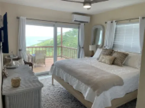 Now with solar!! Gorgeous Views From Every Room, Pool, AC, Caribbean Breezes Hôtels à : 
