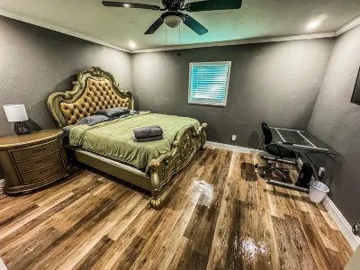 Posh 3 br 1 ba one block from downtown  fort Walton near beach bases and shops