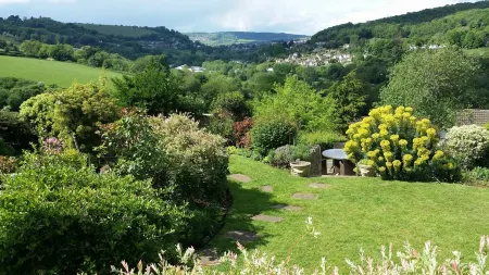 Truly STUNNING VIEWS at " beautiful Cotswold cottage" in AONB, Cotswolds England