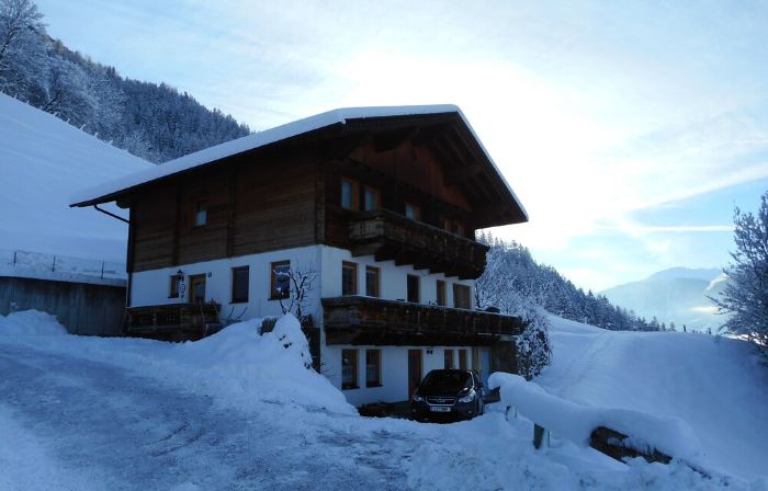 Hillside location with a fantastic panoramic view of Matrei and the mountains, very quiet!