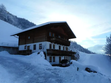 Hillside location with a fantastic panoramic view of Matrei and the mountains, very quiet!