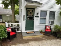 115 Rose Cottage with 2 bedroom walk to Groton Bay