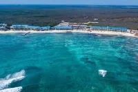 Right on the Beach! Ground Floor 2BD/2BA Condo at Castaways Cove in the East End