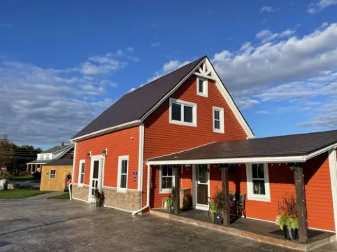 Relax on the South Shore, steps from 2 beaches, ocean views & hot tub.