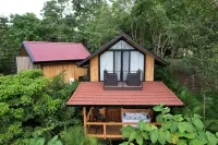 Cozy romantic cabin near La Fortuna and Arenal Volcano with WiFi, AC, Jacuzzi