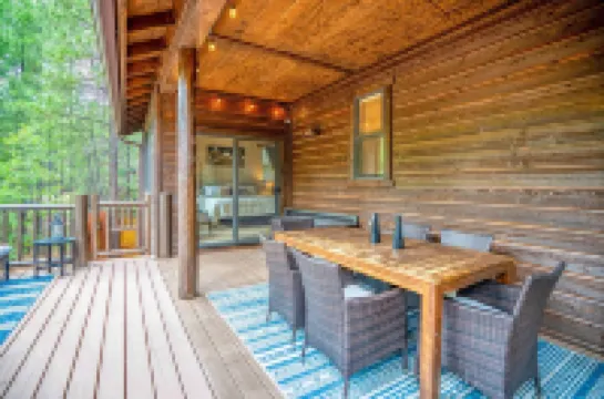 Cardinal Landing Cabin in Torreon w/AC, Furnished Deck, Grill & Firepit