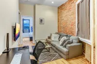 Cozy 1-bedroom apartment with AC and WiFi in enchanting New York