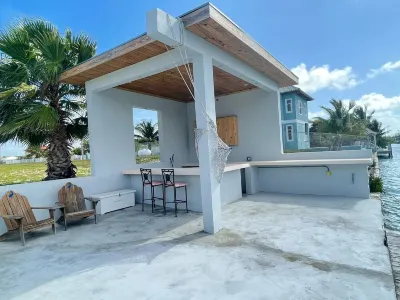 Boaters Waterfront Paradise. Dock included! Now with StarLink Wifi Hotel dekat Kingdom Worship Center Int'l