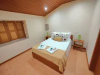 House with saltwater pool, tennis court and snooker room Hotels in Vila Verde