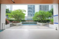 Spacious 2 Bedroom in BGC with Smart TV & Fast Wifi! Across High Street and Aura