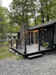Cozy Cabin Retreat w/hot tub and sauna! 3 minutes from Promised Land State Park!