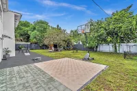 6 Bedrooms 4 bath 2 story home Miami Gardens sleep 20