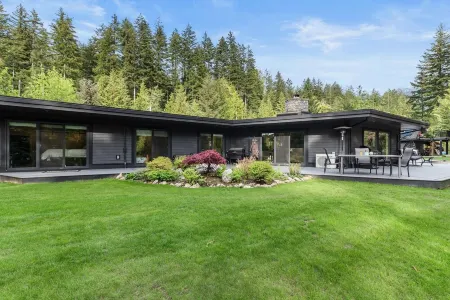 Stunning Waterfront Getaway! Luxury Home on Acreage, Natures Paradise