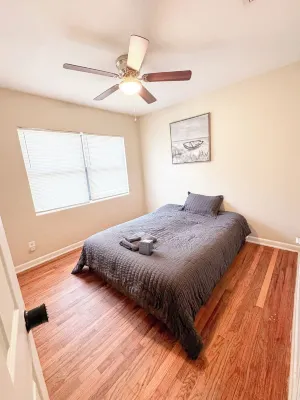 Charming 3-bedroom house in delightful Jacksonville with AC, WiFi Hotels near Ribault Club