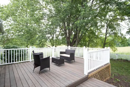 Modern Retreat on Six Acres - Sleeps 13