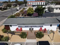 Upscale Beach Cottage - rock view - paddleboards