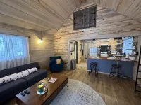 Cozy Romantic Getaway Cabin