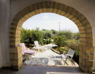 countryhouse Santo surrounded with olive trees very relaxing, sea view Hotels in der Nähe von Magaggiari Beach