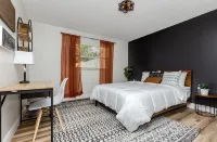 Modern/8min by car to beach/queen bed/Free parking