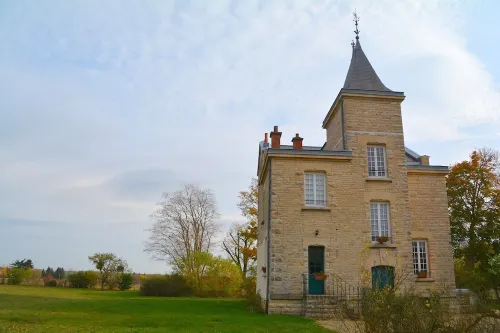 A Distinctive Chateau Rental in the Heart of Burgundy Ladoix Serrigny 호텔