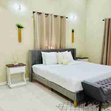 Falcon Oceanviews 4br Penthouse/Free Airport Transport/Security/Gated Rooms