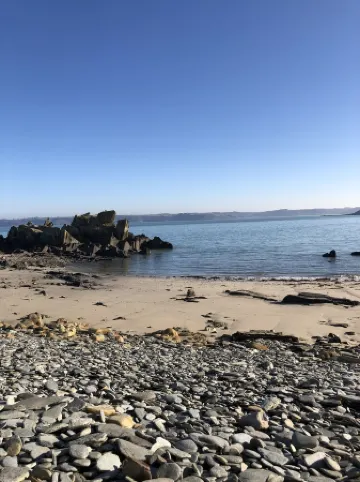 Apartment close to beaches and shops. Balcony with sea view. Seaside resort.