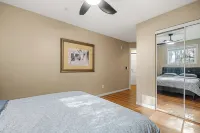 3 Beds (Queen) Free Underground Parking, AC, Riverwalk, Saddledome, 2 bedrooms Hotel a 