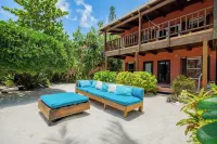 Coco Caye Villa, Private 2 bedroom Beachfront Villa, Balcony,Pool- Gold Standard Hotels in 