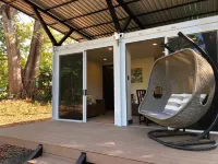 Beachside 1 Bd / 1 Ba Container Home in Paradise Hotels in Malpais