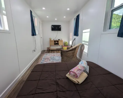 Salt Pond Bay Glamping Site With AC 센트럴 호텔