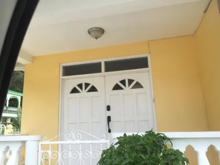 Modern Air Conditioned Home For Family and Adventure