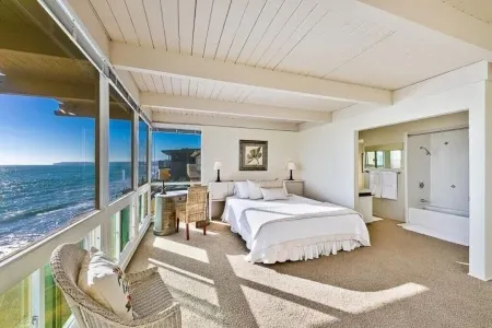 35679 Beach Road /Exceptional beach / ocean front home