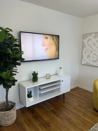 Comfy Home w/ Wi-Fi & Kitchen