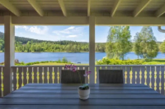 Idyllic sunny lakeside location with only 20 m to the private jetty and boat.