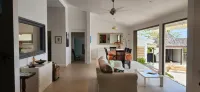 In a quiet, popular subdivision, villa with pool, view of Moorea, 5 bedrooms