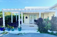 Your Family Escape: Relaxing Villa with 2 Bedrooms &Baths, Parking & shared Pool