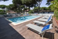 Hotel Columbia - Pools